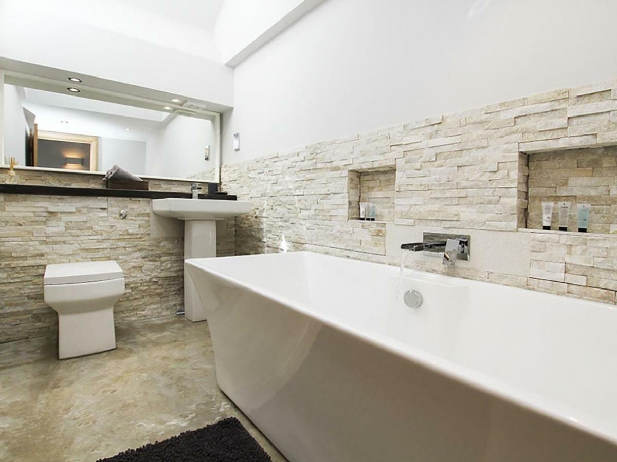 Rhyd Angharad Barns Villa Llanrhyddlad Buitenkant foto